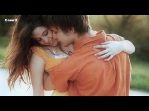 В чистом поле по тропинке, ночью при луне.  Песня под гитару (исполняет девушка)