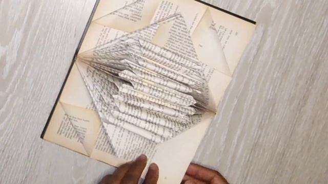 5 tips/Book folding art ideas to spruce up your home decor or make lovely gifts #flowermaking ??️?