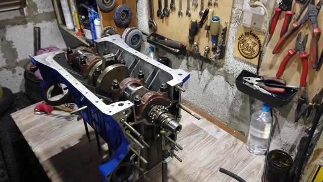 Москвич. Ставим гильзы, поршни, шатуны. смотреть онлайн