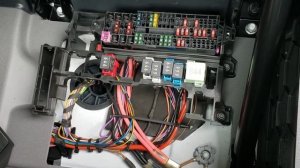 VW CRAFTER FUSE BOX LOCATION