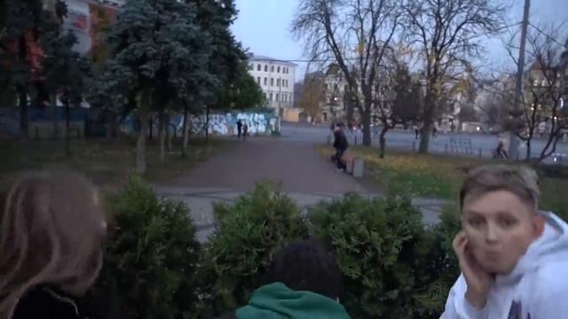 24 ЧАСА СЛЕЖУ ЗА ДРУЗЬЯМИ || Они Скрывают Отношения???? смотреть онлайн