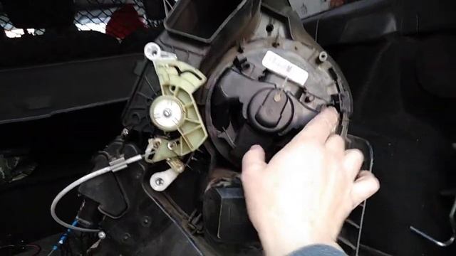 Замена вентилятора отопителя (печки) на Логан, Сандеро, Дастер, Лада Ларгус НЕ СНИМАЯ ТОРПЕДО ! смотреть онлайн