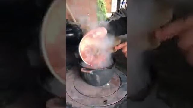 Депутат Алексей Севастьянов приготовил баранью печень на чудо-чугунке смотреть онлайн