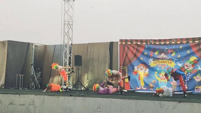 Вика у злых Клоунов. смотреть онлайн