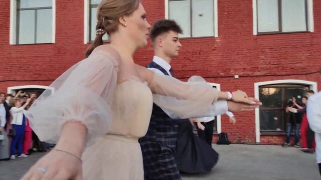 ВАЛЬС НА НАБЕРЕЖНОЙ ОРЕХОВО-ЗУЕВО смотреть онлайн