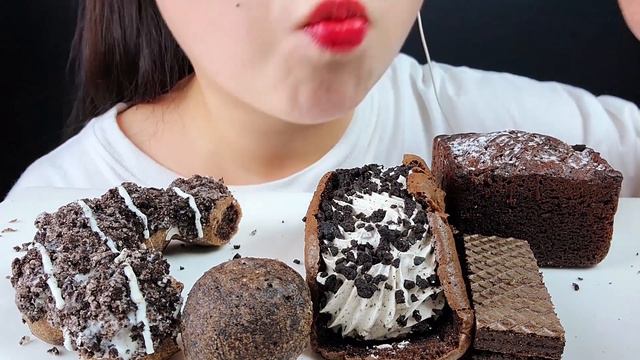 ASMR CHOCOLATE DESSERT 초콜릿 디저트 먹방 CAKE, COOKIE, DONUT EATING SOUND NO TALKING смотреть онлайн
