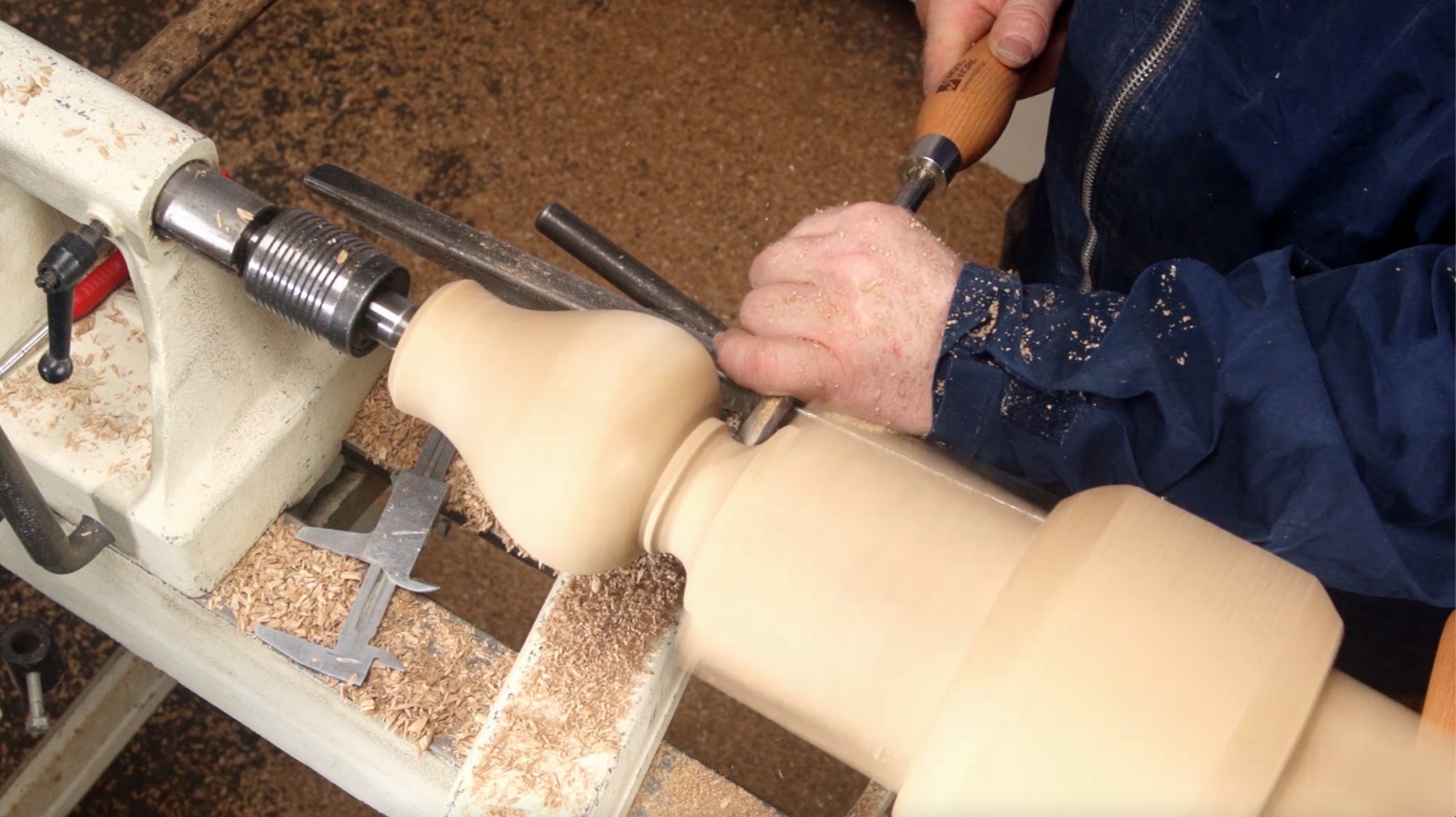 Как точим дубовую ногу обеденного стола | Мастер-класс | Токарные резцы из быстрорежущей стали HSS смотреть онлайн