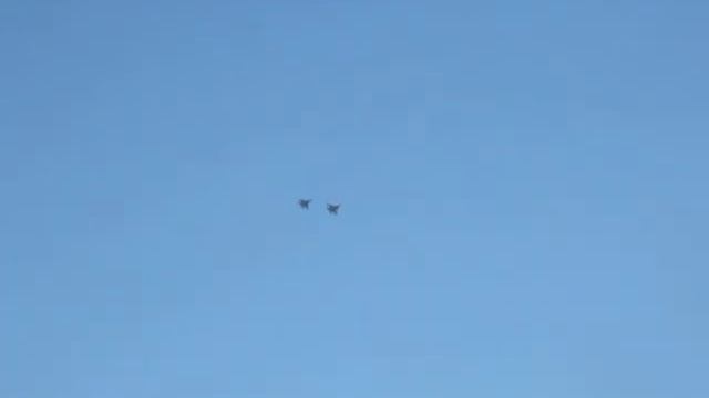 Учения авиации в небе над Феодосией смотреть онлайн