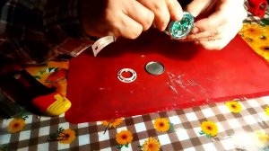 Замена батарейки в часах, и как надеть крышку хлопушку.