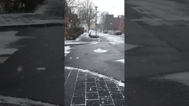Snowfall in Mönchengladbach Germany смотреть онлайн