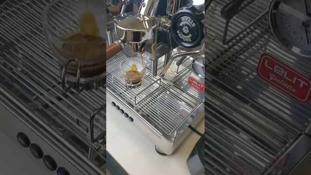 Turin DF83 Unbox and Compare with Simonelli Clima Pro. смотреть онлайн