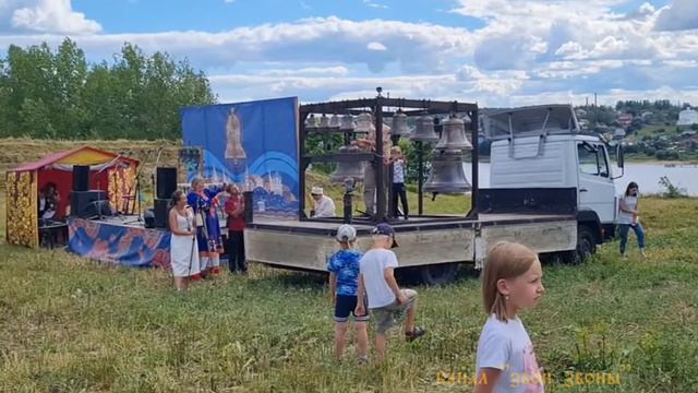 Кирилл Костыренко и Дарий, колокольный звон на фестивале 