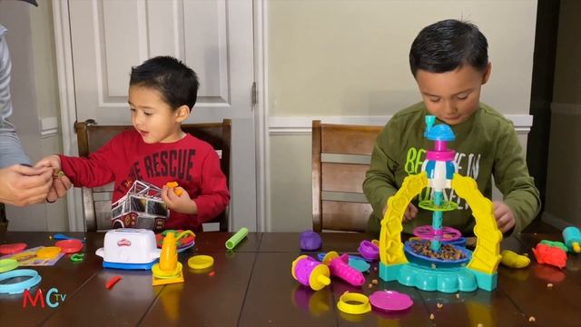 Play Doh Kitchen Creation Playtime Maycee TV смотреть онлайн