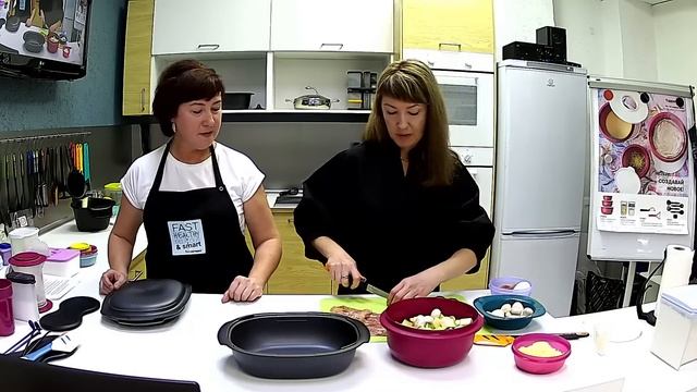 Мастер-класс с Натальей Кузнецовой "Куриные рулетики, Брауни с кокосом" смотреть онлайн