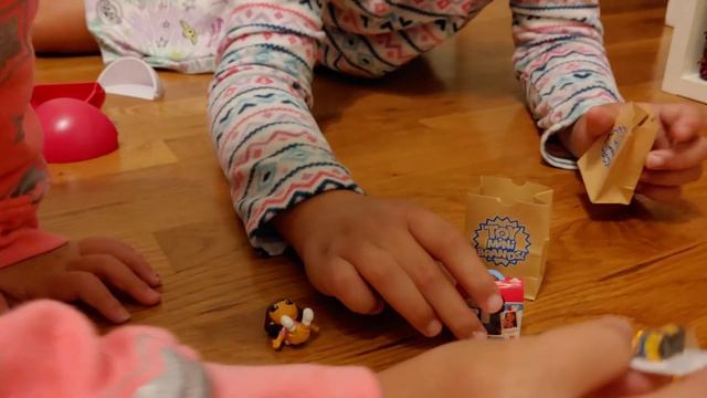 Surprise Toy Mini Brands Open with Magnolia смотреть онлайн