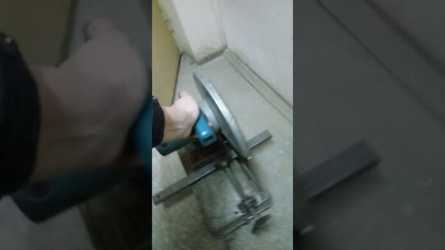 Отрезная машина Makita 2414 NB смотреть онлайн
