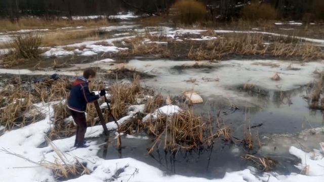 Get the sled out of the water. Достаю сани из воды). смотреть онлайн