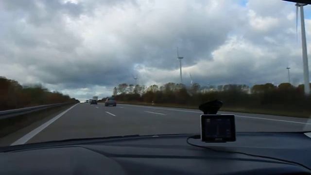 Ветряные генераторы на автобане в Германии смотреть онлайн