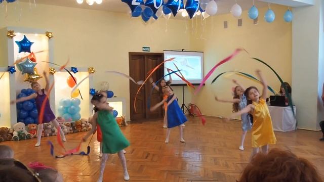 Танец с лентами на выпускной смотреть онлайн