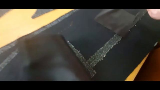 Кишеня з клапаном та двома обшивками. смотреть онлайн