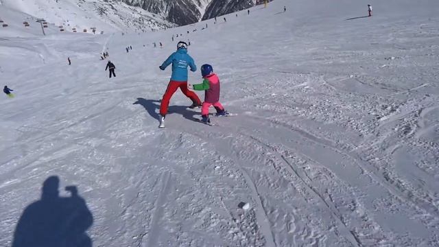 Child Learns Skiing In Solden | Горнолыжное занятие с 4-х летним ребенком в Зельдене