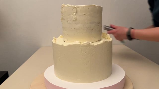 Свадебный торт с цветами. Как собрать торт в два яруса КРЕПКО!!! смотреть онлайн