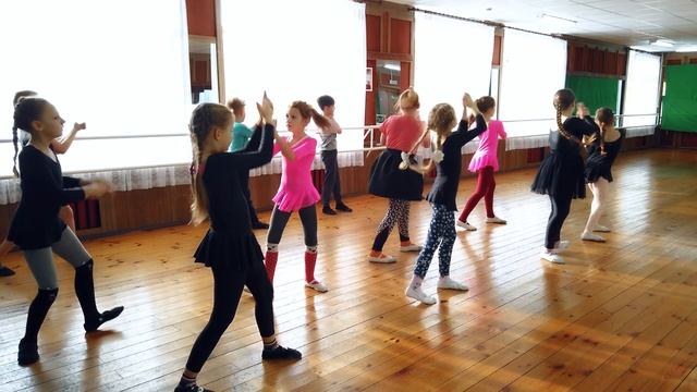 Муха справа !!! интересный детский танец смотреть онлайн