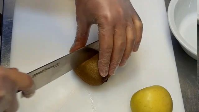 Курочка запечённая целиком по особому в Азиатском стиле с фруктами смотреть онлайн