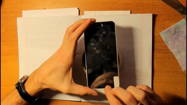 Как наклеить защитное стекло на телефон смотреть онлайн