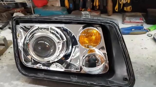 Volkswagen Bora ставим Hella 3R. Влезет и даже крышка закроется! И будет настоящий свет. смотреть онлайн