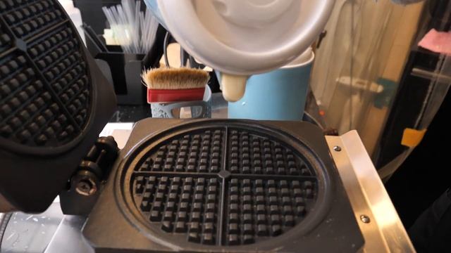 꾸덕한 생크림! 광장시장 애플쨈 와플 맛집 / Waffle With Apple Jam Whipped Cream / Korean Street Food