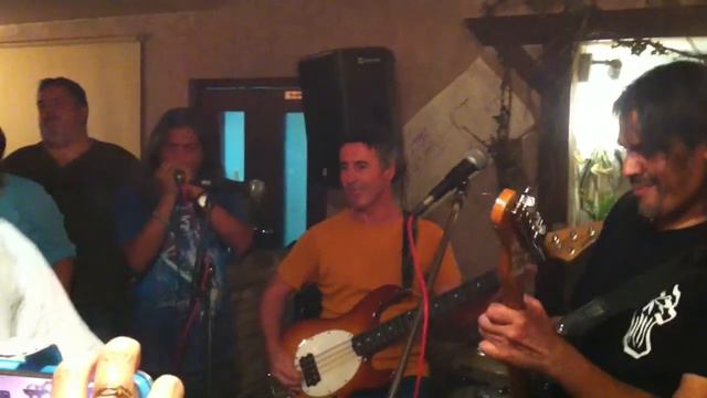 WHO KNOWS feat. Ronnie Badilla live 2016 - Free Bird (Lynyrd Skynyrd Cover) - Flat смотреть онлайн
