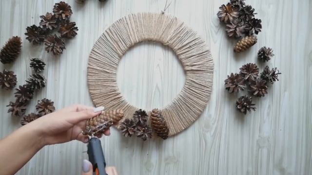 Как легко сделать венок из шишек смотреть онлайн