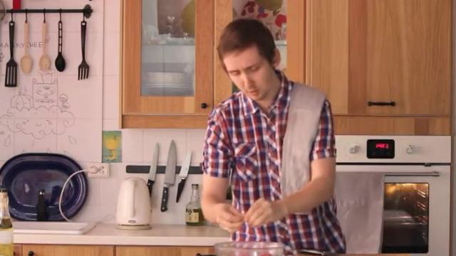 Форель печеная с розмарином, картофелем мини и томатами черри смотреть онлайн