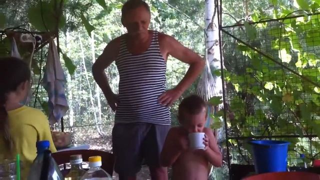 Делаем яблочный сок на даче смотреть онлайн