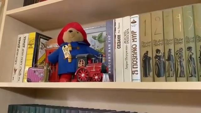 Путешествие по книжному шкафу. Фарфор, книги, забавные игрушки, стекло - все, что мне нравится смотреть онлайн