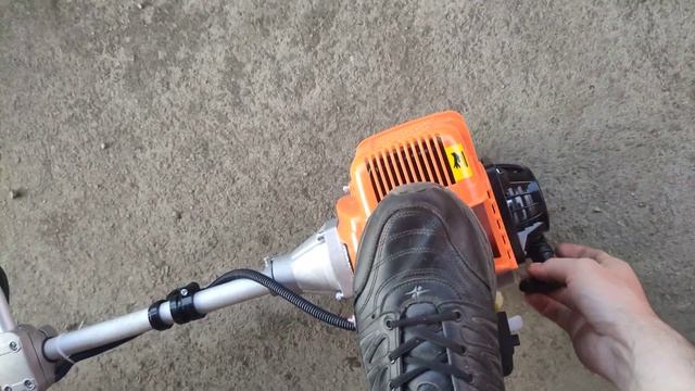 MAXPILER MGT-38-4T. Первый запуск 4-ёх тактного бензотриммера. 1,7л.с.