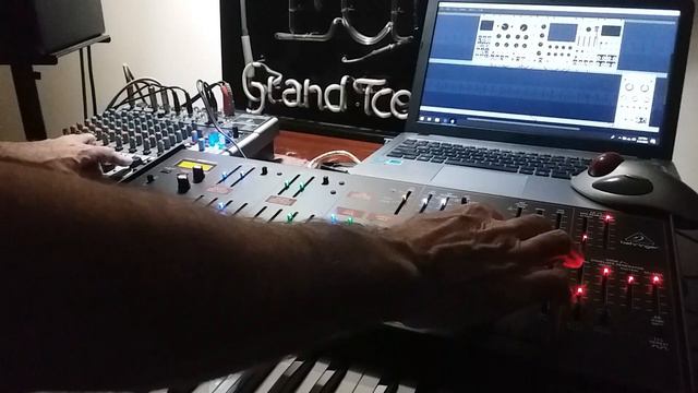 Behringer Arp Odyssey/Modular Easter Egg смотреть онлайн