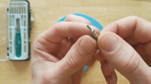 ?Чем открутить болтик звездочка если нет специальной отвертки