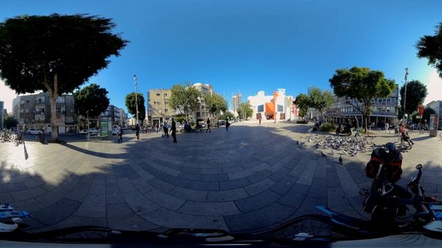 VR City Square Virtual Reality 360 Video Street View. VR Immersive Street Travel Virtual Experience