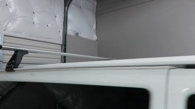 Chevrolet Express Van with Rhino-Rack Vortex RL150 2 Bar Roof Rack смотреть онлайн
