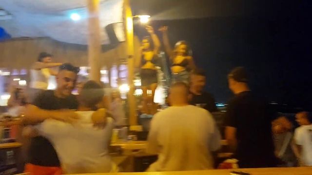 ЗАЖИГАТЕЛЬНЫЕ ТАНЦЫ НА КИПРЕ?ВИКУСЯ ОЛЕГРОВНА ЛАВ ЮЮЮ смотреть онлайн