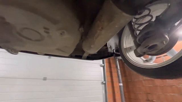 VOLKSWAGEN POLO I СБОРКА ВЫХЛОПНОЙ СИСТЕМЫ смотреть онлайн
