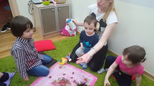 Занятие "Музыкальные орешки" в мини садике "Дети-Initio", 4 марта 2017 смотреть онлайн