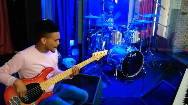 In Jesus Name - (Drums & Bass Cover) смотреть онлайн
