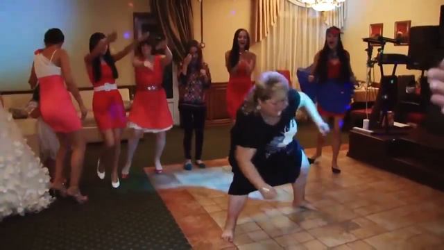 Oтжиг толстушки - Funny Dance смотреть онлайн