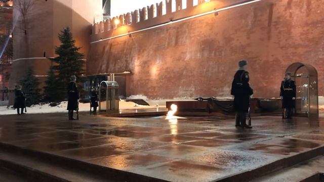 Смена почетного караула у Могилы Неизвестного Солдата
