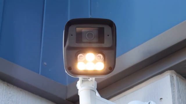 Uniarch 3MP Dual Light Bullet Camera with 4 White Light + 2 IR LEDs IPC B213 APF40W смотреть онлайн