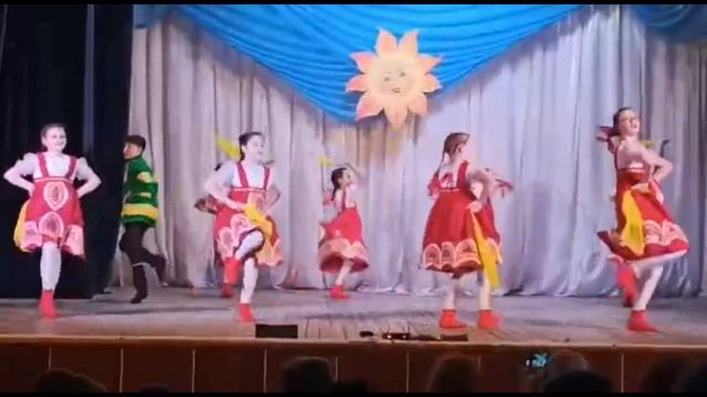 Танцевальный коллектив "Акварель" композиция "Русская плясовая" смотреть онлайн