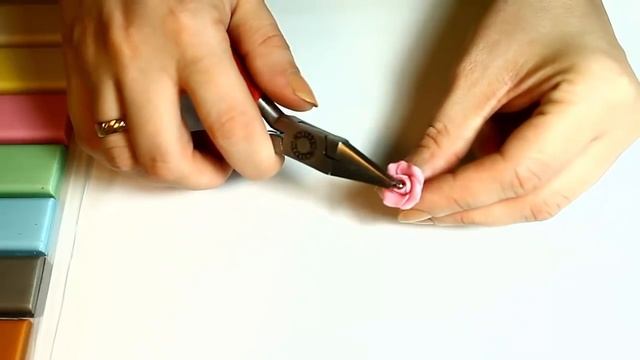 Серьги с розами из полимерной глины / Украшения из запекаемой пластики / Видео мастер класс по лепк смотреть онлайн